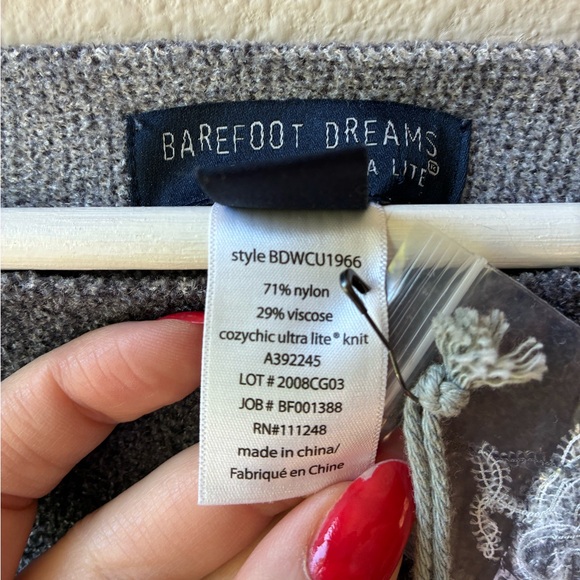 NWT Barefoot Dreams CozyChic Ultra Lite Ocean Breeze Poncho - Picture 9 of 9